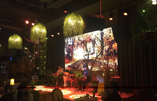 广州胡桃里音乐餐吧