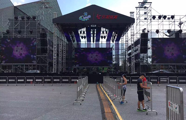 深圳龙岗大运中心广场（龙岗半马音乐会）