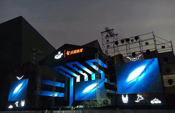 深圳龙岗大运中心广场（龙岗半马音乐会）